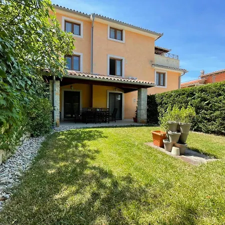 Apartments Ladonja Medulin Exterior photo