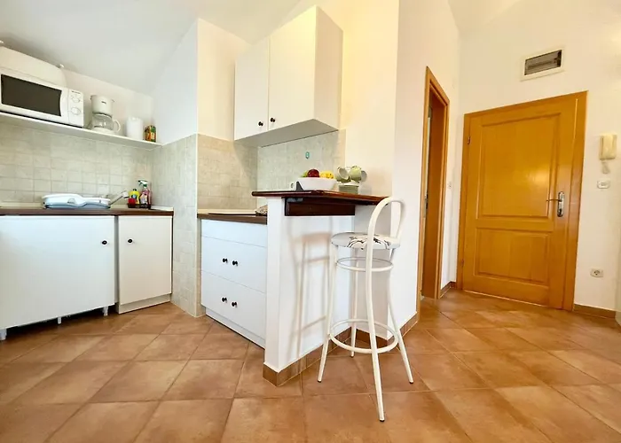 Apartments Ladonja