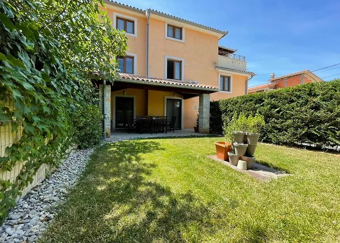 Apartments Ladonja