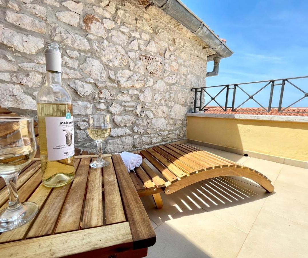 Ladonja Apartment