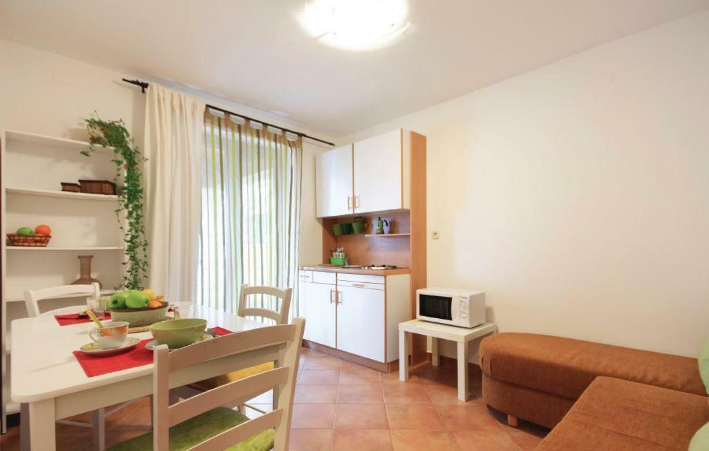 Apartment Ladonja *